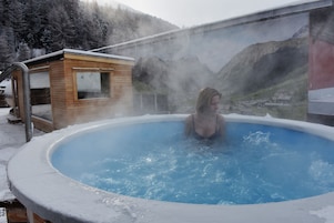 Bañera de hidromasaje exterior