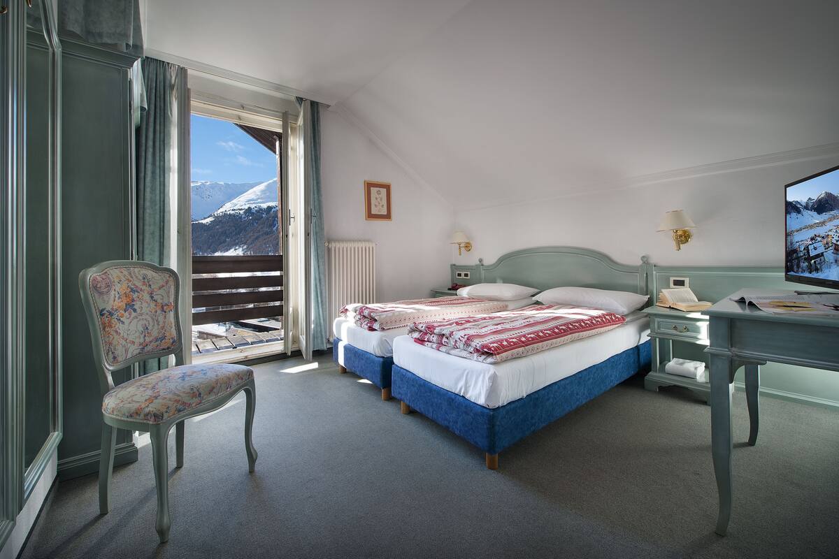 Panoramic Double Room | Cribs (free), WiFi (free)