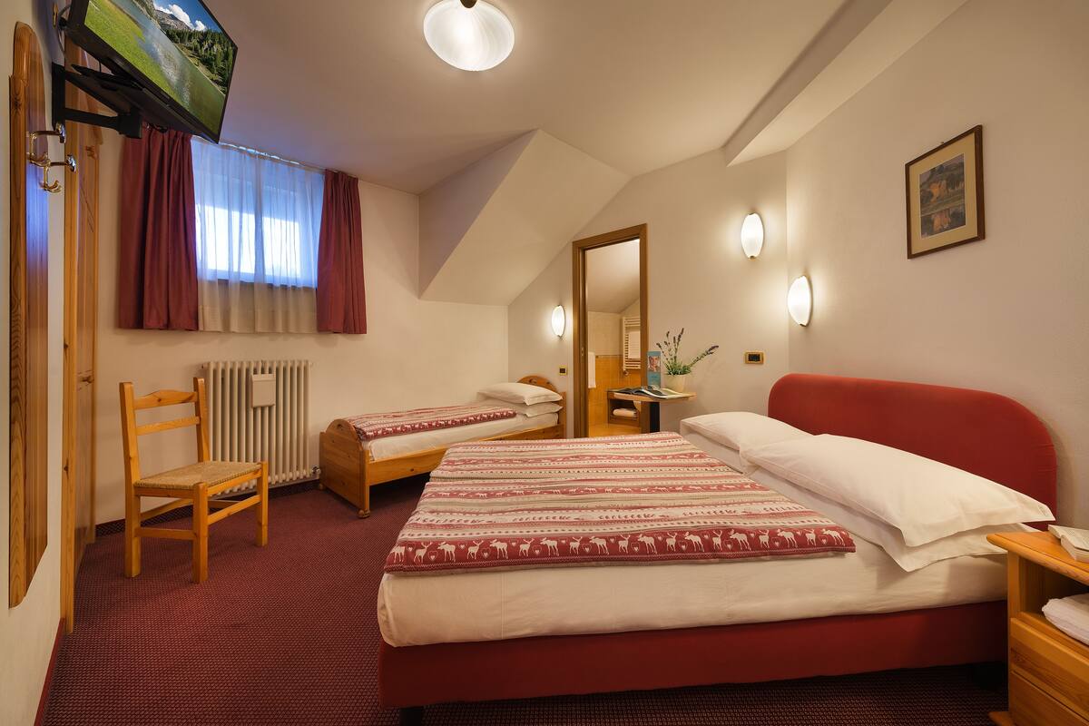 Triple Room | Cribs (free), WiFi (free)