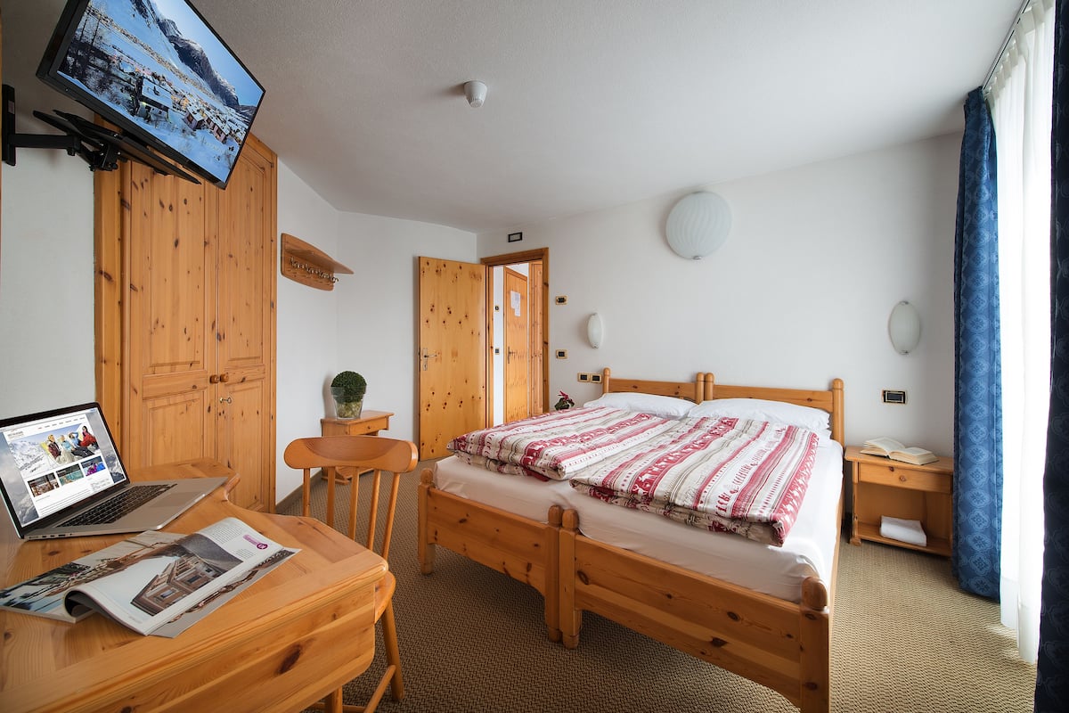 Economy Double or Twin Room | Cribs (free), WiFi (free)