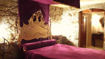Suite presidencial, 1 cama doble | Ropa de cama de alta calidad, edredones de plumas, minibar