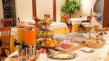 Free daily buffet breakfast
