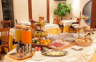 Ilmainen päivittäinen buffetaamiainen 