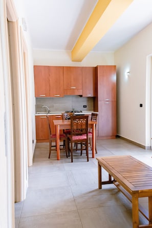 Apartment, 2 Bedrooms | Private kitchen
