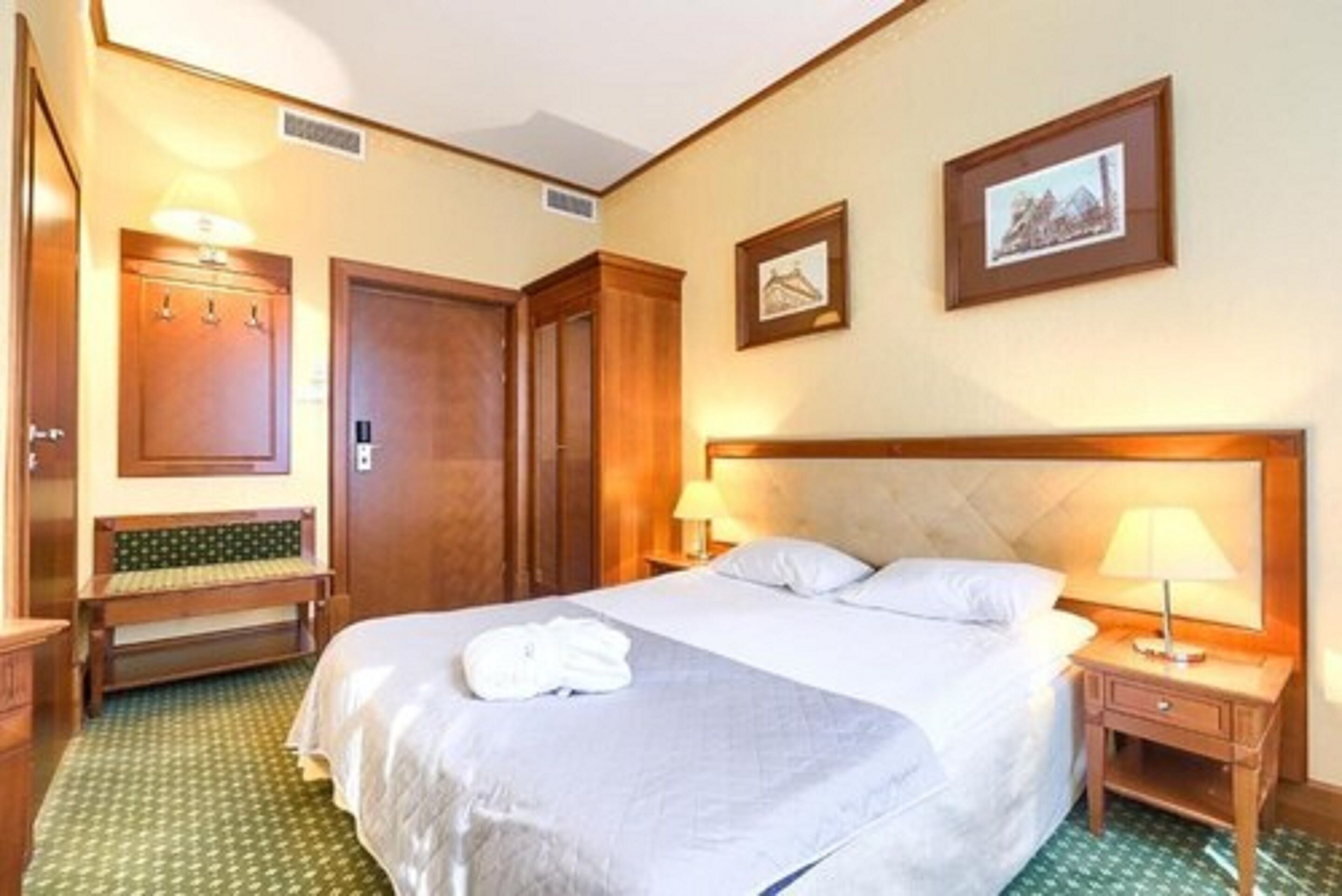 premium bedding, select comfort beds, minibar, in-room safe