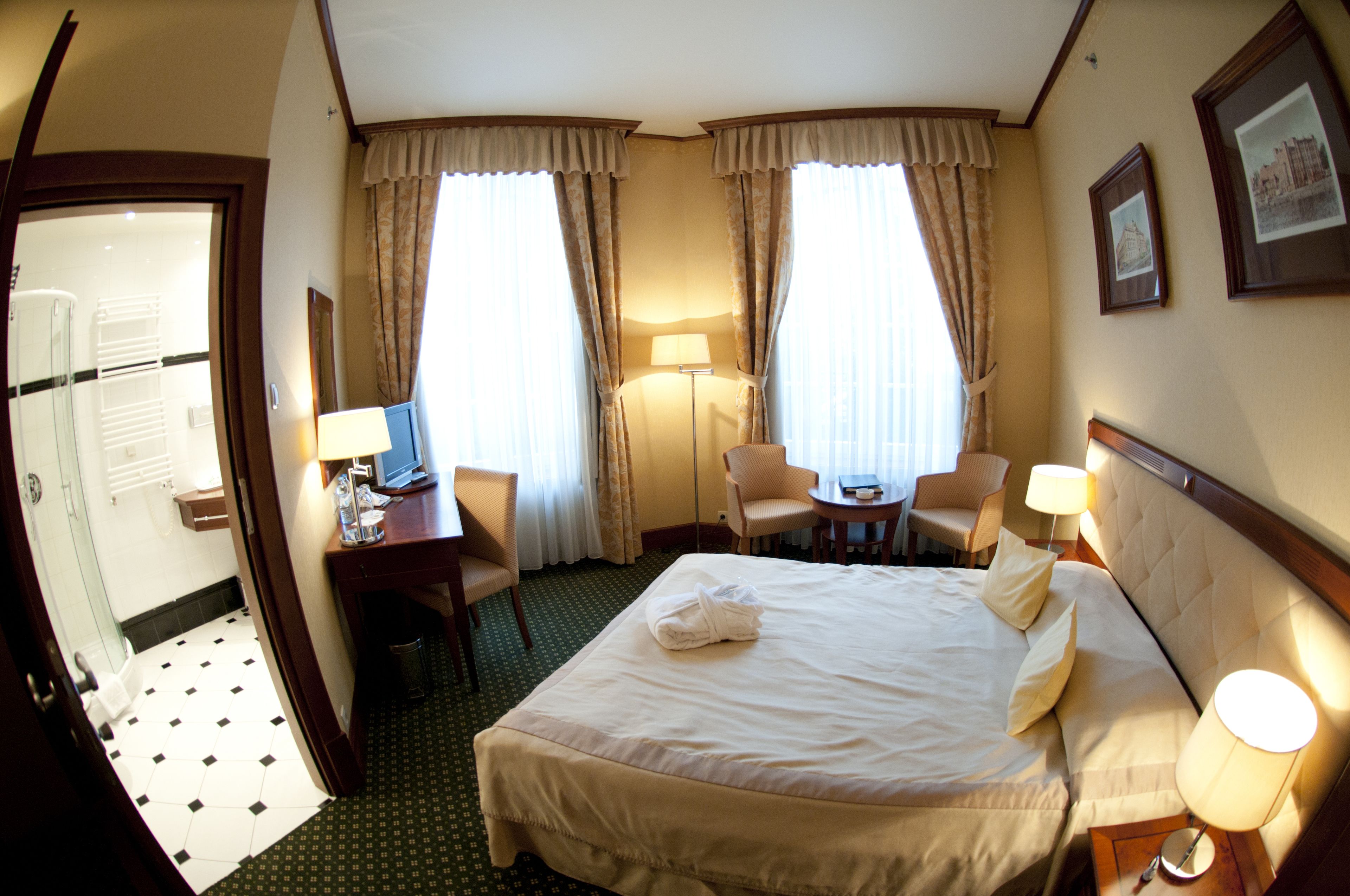 single room | premium bedding, select comfort beds, minibar, in-room safe