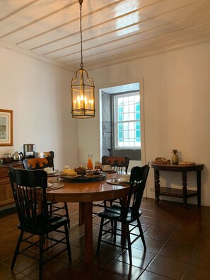 Free daily continental breakfast  - Casa das Barcas (Sao Roque do Pico)