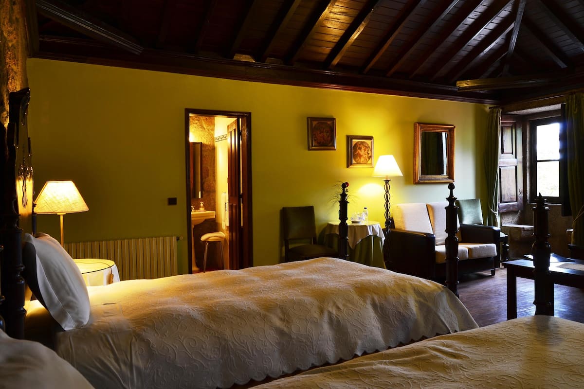 Ropa de cama de alta calidad, cunas gratuitas, camas supletorias