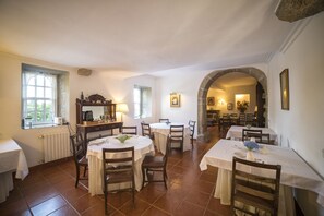 Free daily self-serve breakfast - Casa dos Assentos de Quintiães (Barcelos)