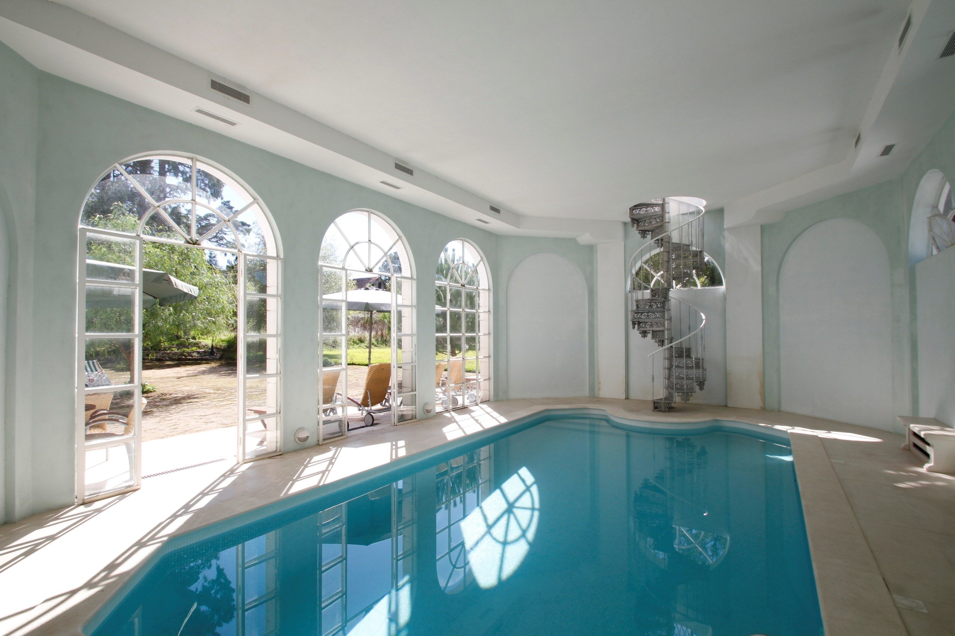 Innenpool, Liegestühle
