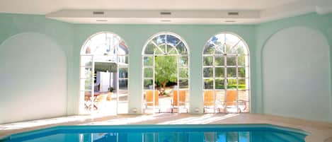 Indoor pool, pool loungers