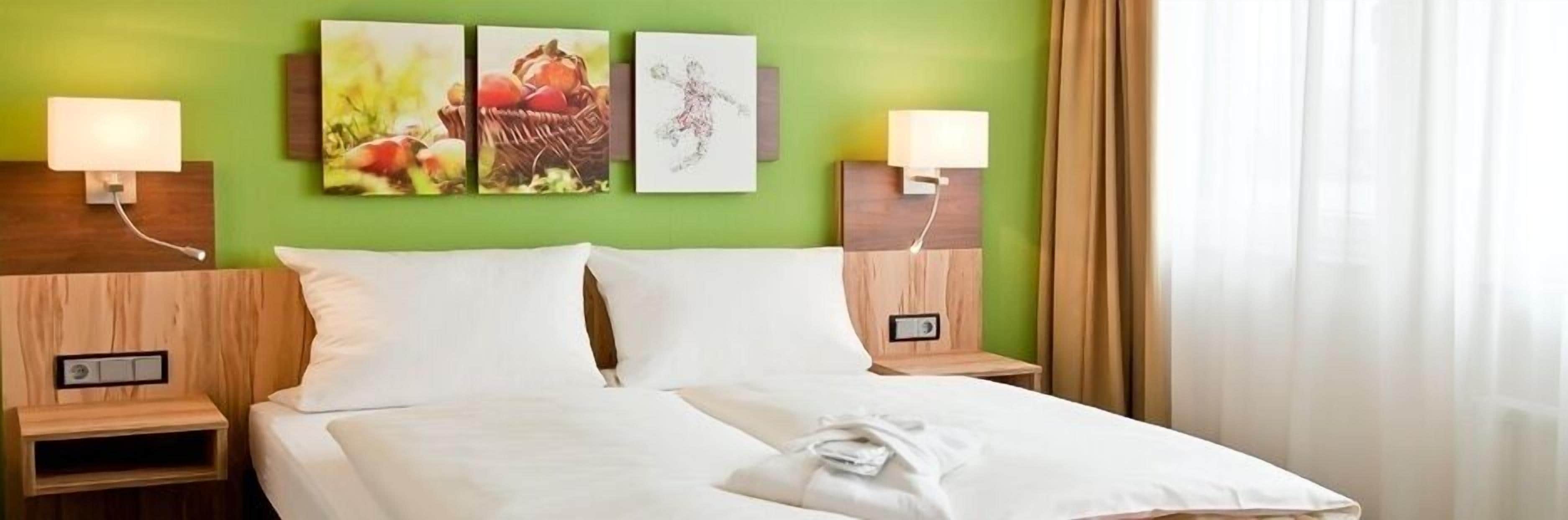 Literie hypoallergénique, coffres-forts dans les chambres, bureau