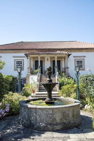 Patio. Casa de Santa Comba
