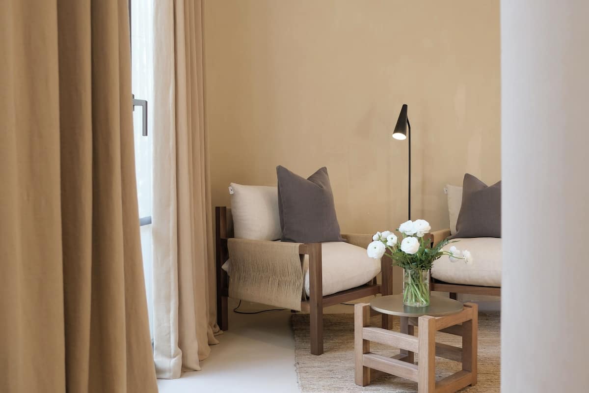 Suite Junior, 1 letto king, terrazzo, vista giardino | 1 camera, biancheria da letto di alta qualità, minibar