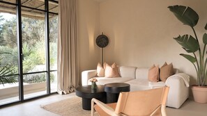 Deluxe Suite, 1 King Bed, Garden View | Premium bedding, minibar, individually decorated, individually furnished - Toile Blanche (Saint-Paul-de-Vence)