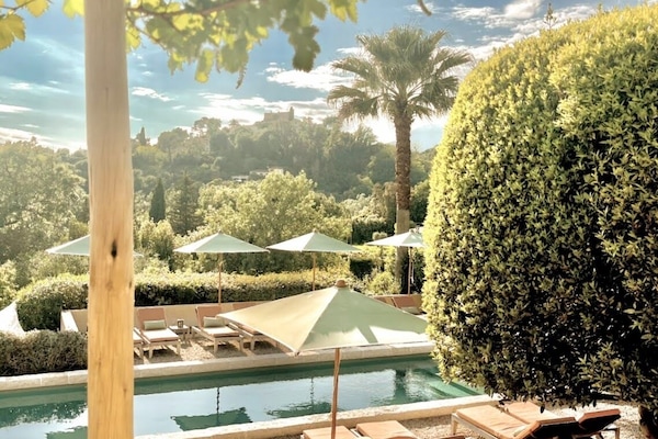 2 outdoor pools, pool umbrellas, pool loungers