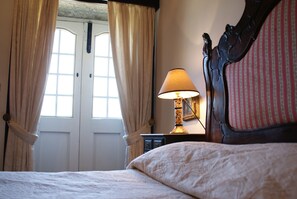 Chambre Classique Double ou avec lits jumeaux | Décoration personnalisée, ameublement personnalisé, Wi-Fi gratuit