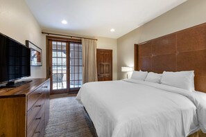 Suite, 4 habitaciones, para no fumadores | Ropa de cama hipoalergénica y tabla de planchar con plancha 