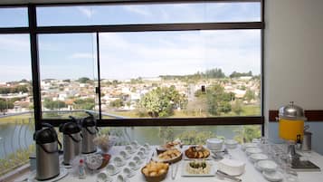 Desayuno bufé gratuito y diario