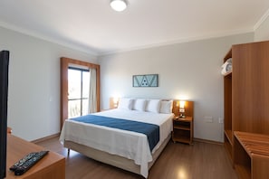 Habitación doble ejecutiva | Minibar, caja de seguridad en la habitación, escritorio y wifi gratis