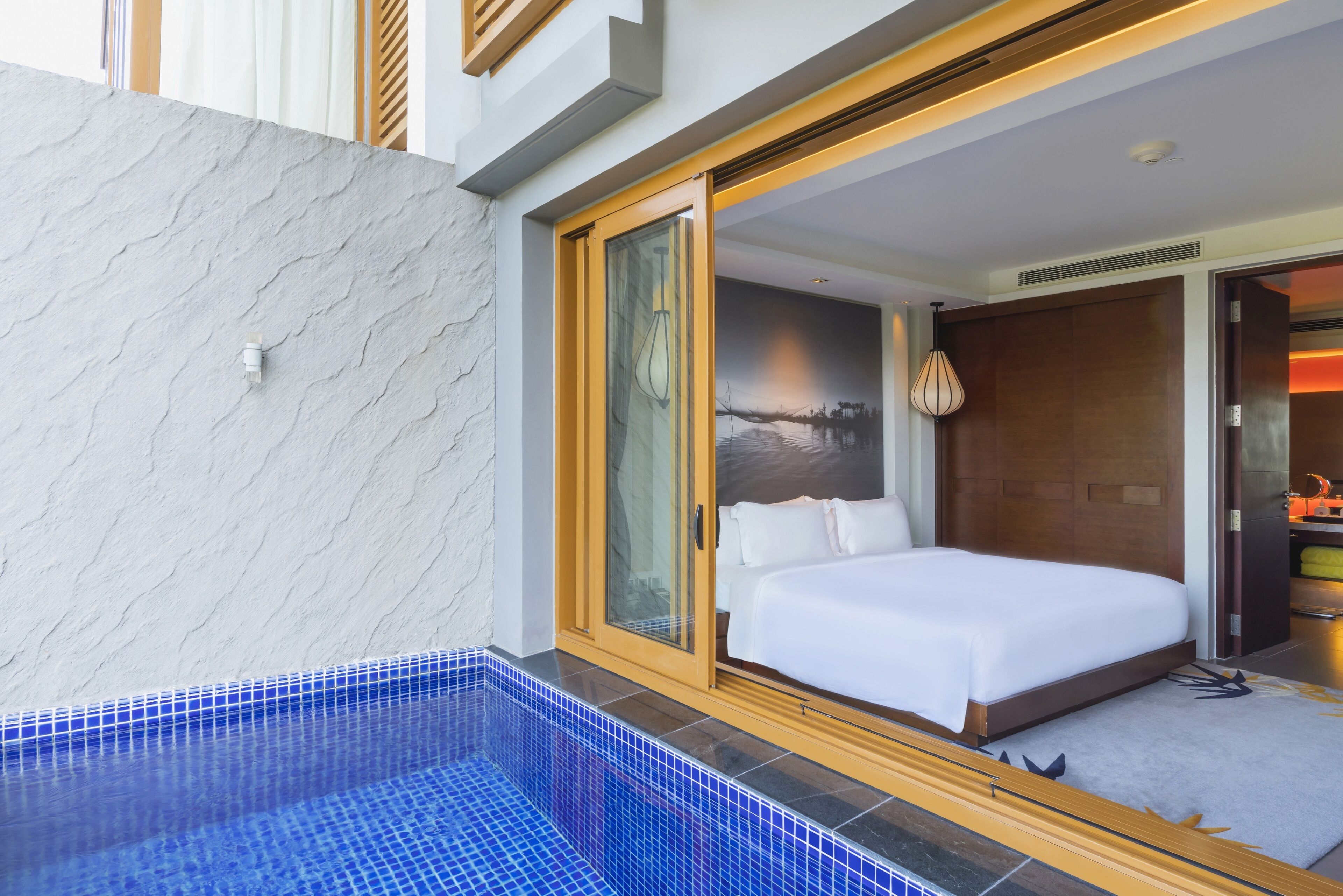 Seaview Junior Pool Suite King | Hypo-allergenic bedding, down comforters, minibar, in-room safe