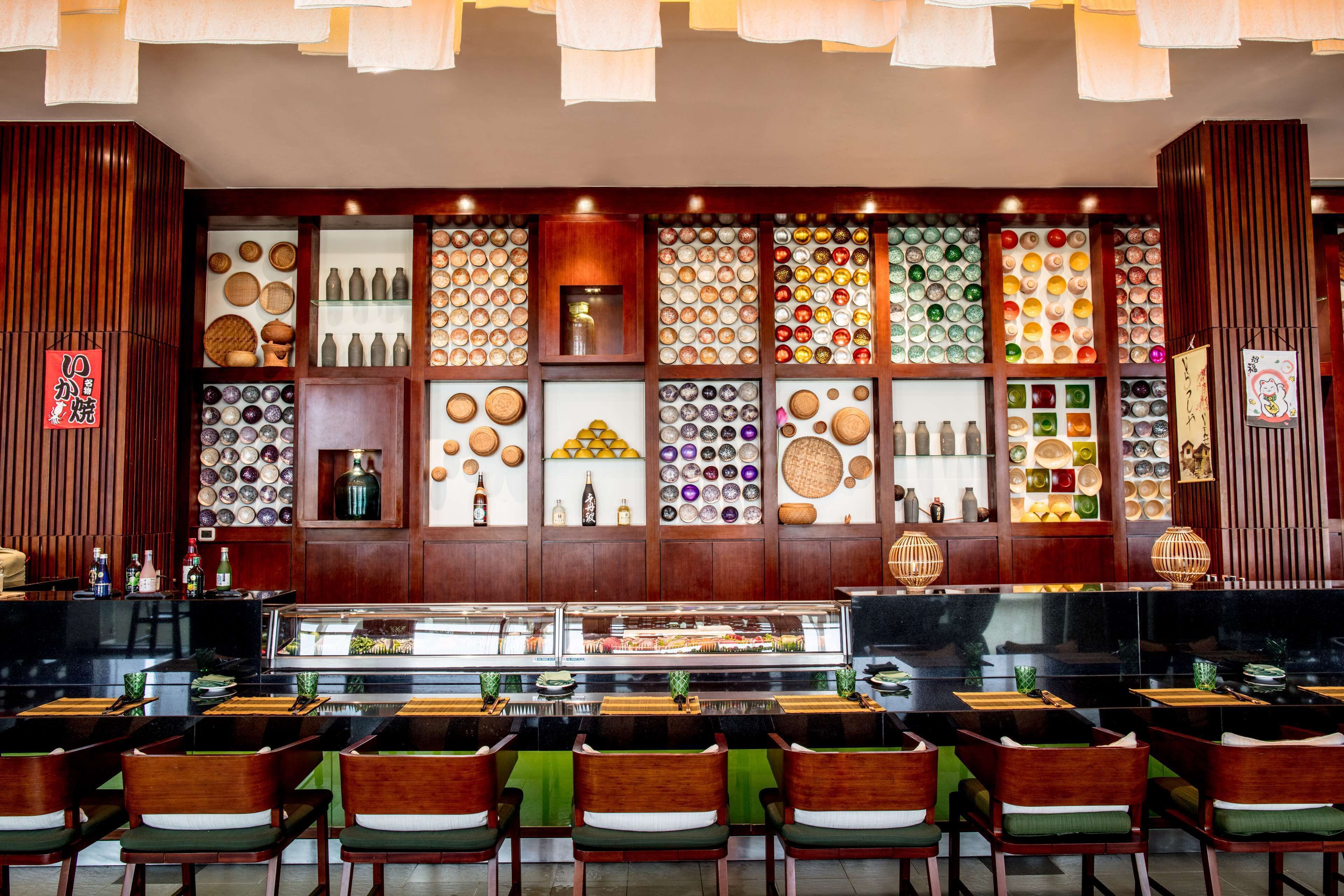 4 restaurants, breakfast, lunch, dinner served; japanese cuisine