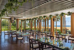 4 restaurants, breakfast, lunch, dinner served; Japanese cuisine