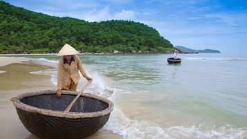 Private beach, sun-loungers, beach umbrellas, beach towels