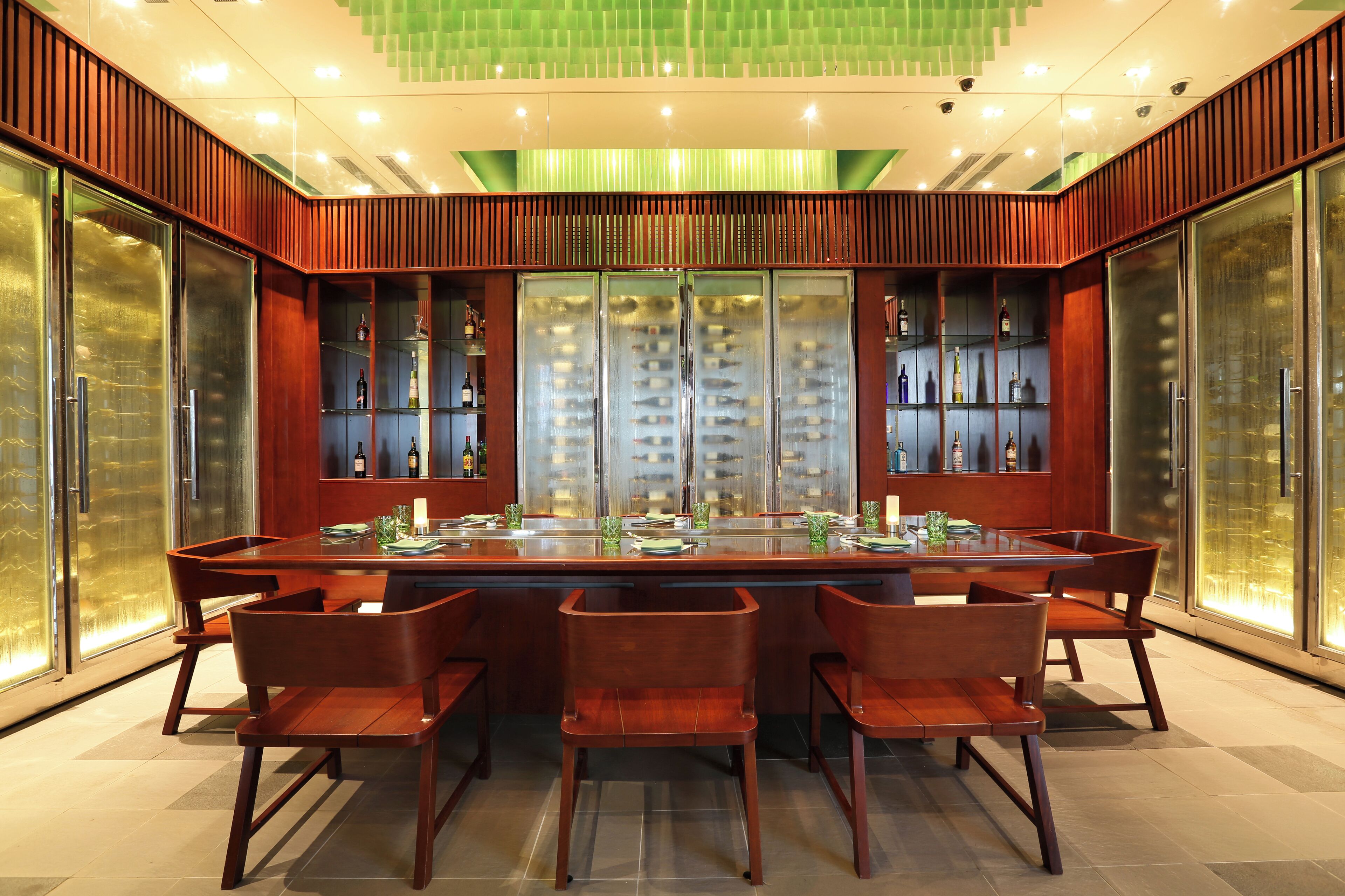 4 restaurants, breakfast, lunch, dinner served; japanese cuisine