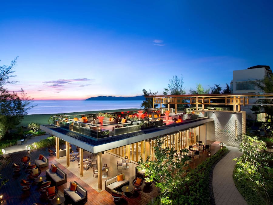 4 restaurants, breakfast, lunch, dinner served; Japanese cuisine