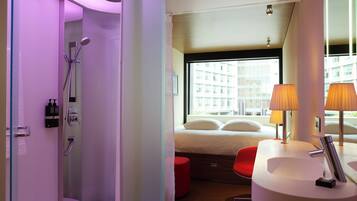 Ropa de cama de alta calidad y camas con pillow-top