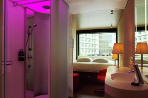 Premium bedding, pillowtop beds, in-room safe, desk - citizenM London Bankside (London)