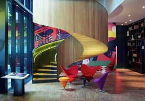 Lobby sitting area - citizenM London Bankside (London)