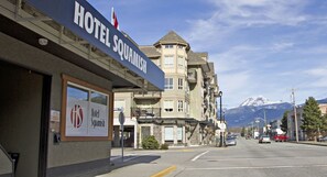 A hotel named 'Hotel Squamish' with a mountain view in the background.