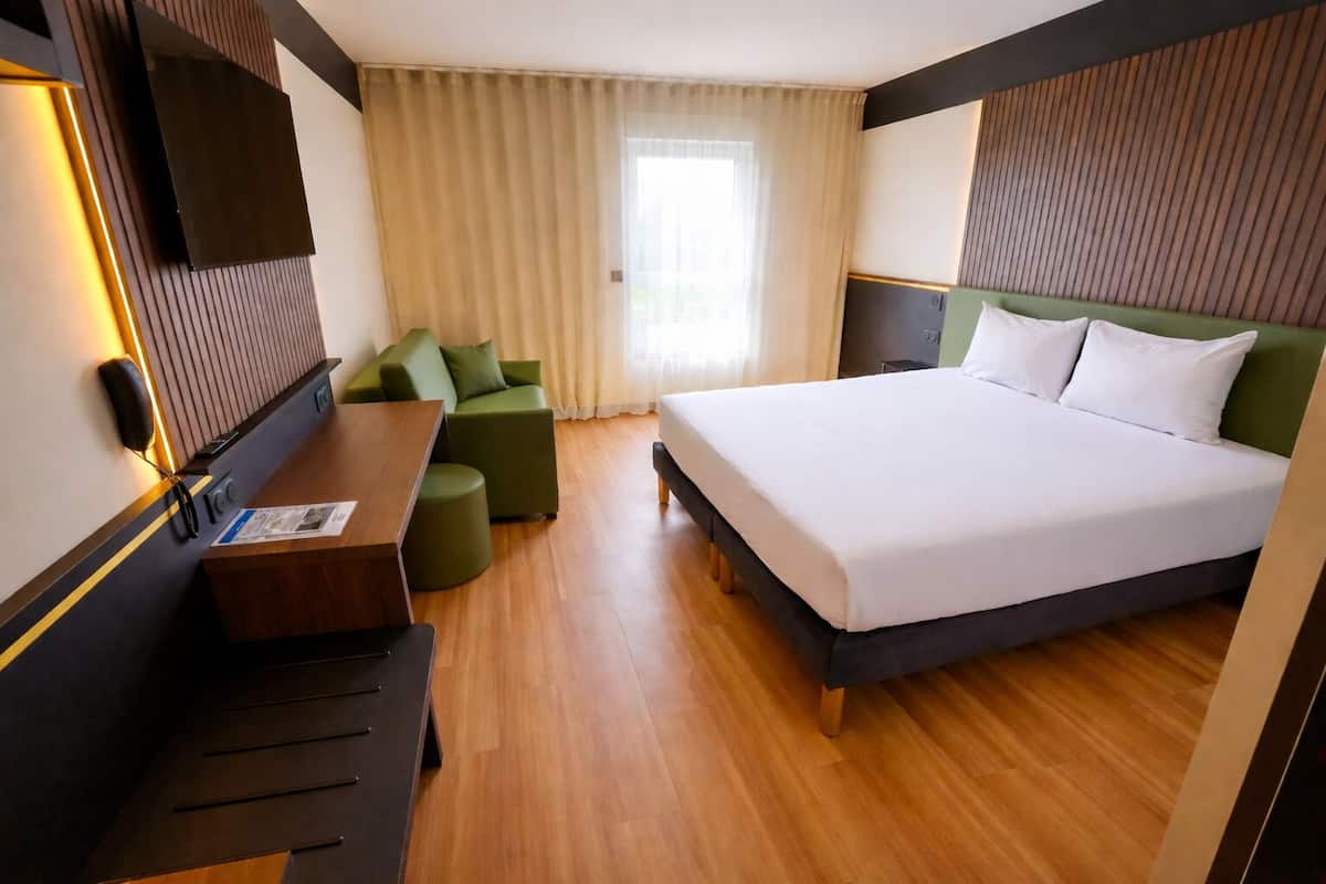 Habitación superior | Escritorio, cortinas blackout, insonorización y wifi gratis