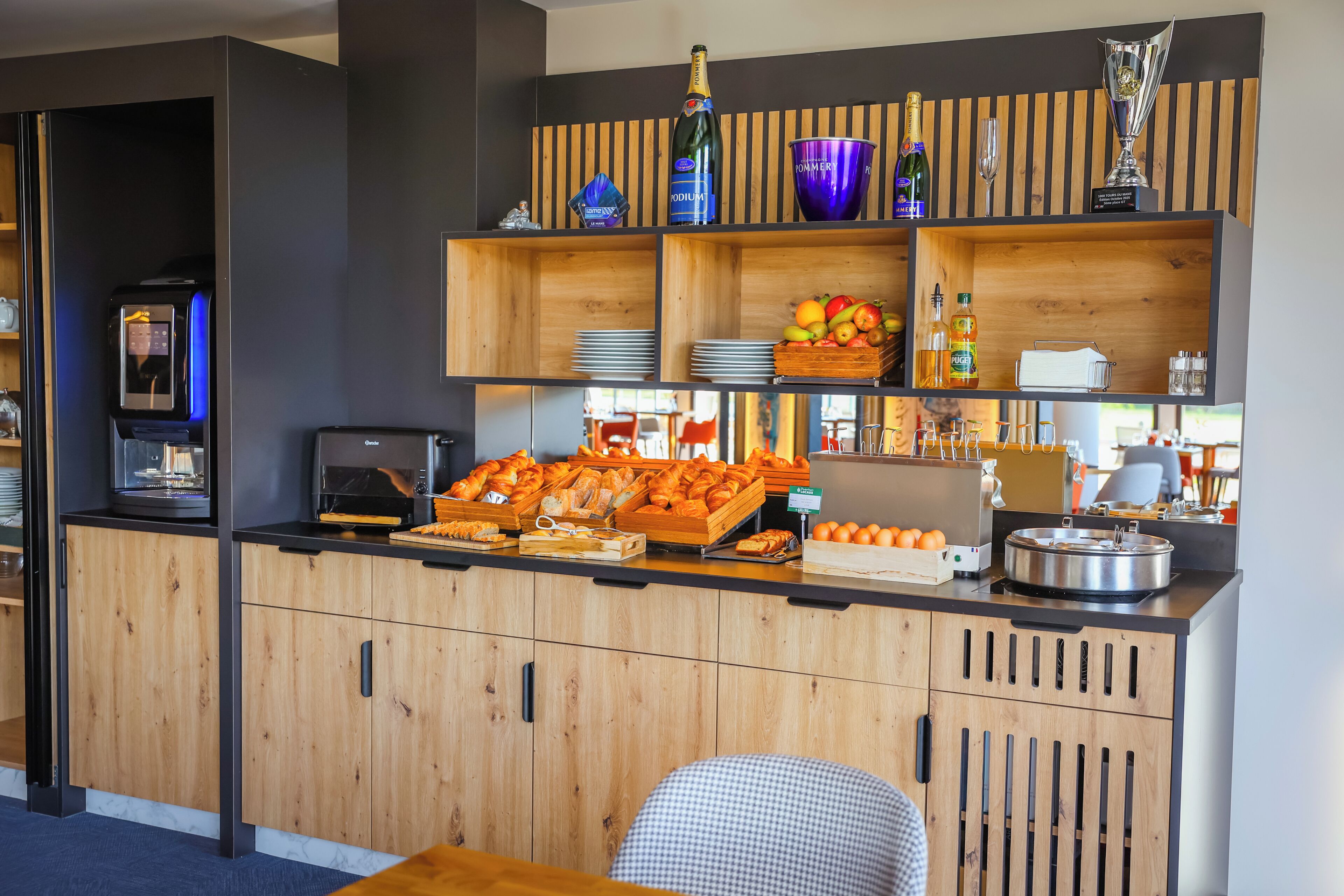 Morgenmadsbuffet hver dag (12 EUR pr. person)