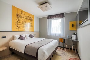 Desk, blackout curtains, soundproofing, free cots/infant beds