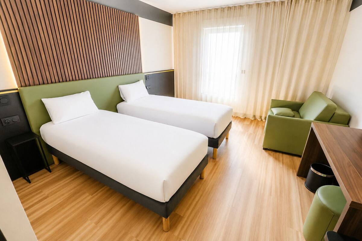 Superior Twin Room | Desk, blackout drapes, soundproofing, WiFi (free)