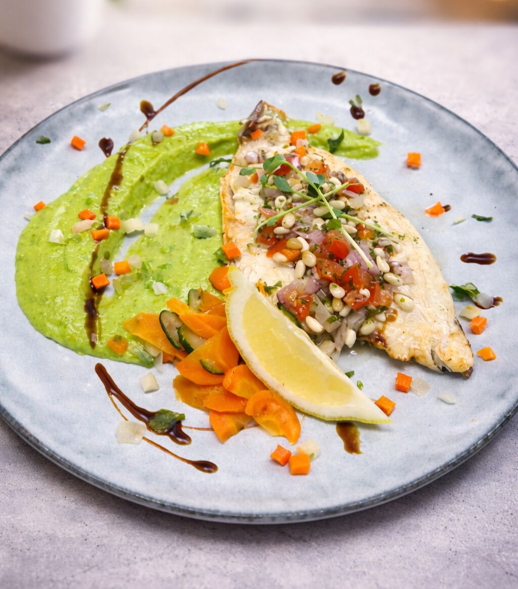 Déjeuner et dîner servis sur place