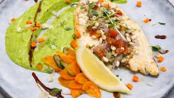 Déjeuner et dîner servis sur place