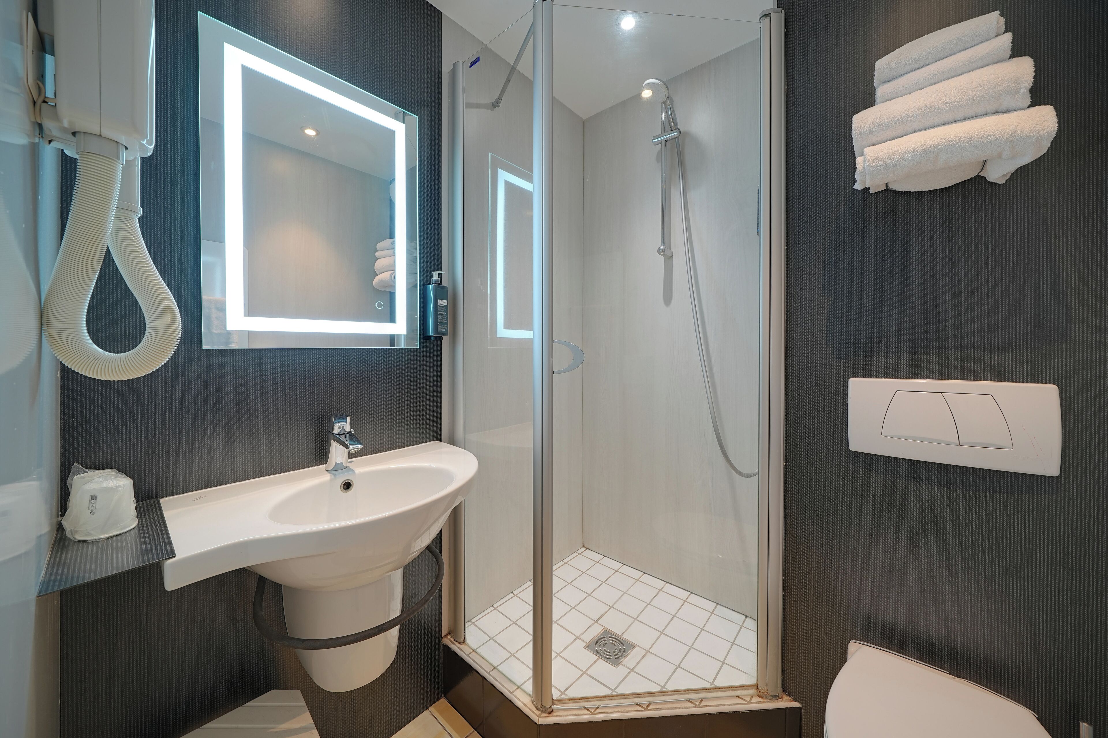 shower, free toiletries, hair dryer, towels