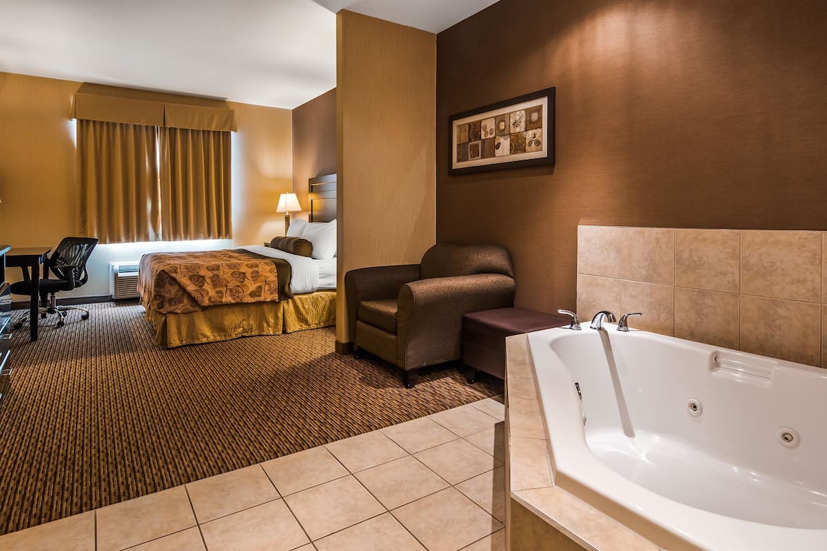 suite, 1 king bed, non smoking, jetted tub | pillow-top beds, desk, laptop workspace, blackout curtains