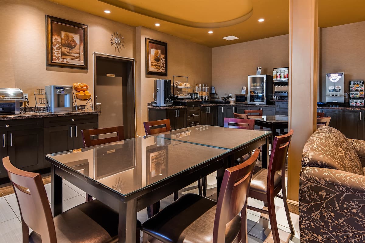 free daily full breakfast