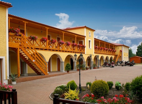 Exterior. Hotel Stein