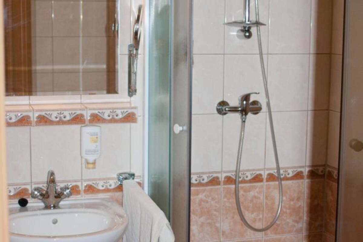 Shower dan perlengkapan mandi gratis