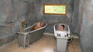 Jetted tub