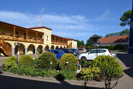Exterior. Hotel Stein