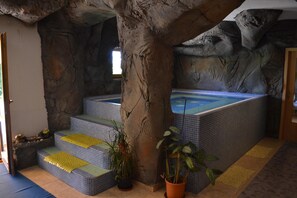Indoor spa tub