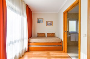Quadruple Room, Pool View ( (2 Ad + 2 Ch)) | In-room safe, desk, blackout curtains, free WiFi - Hotel Berne (Manteigas)