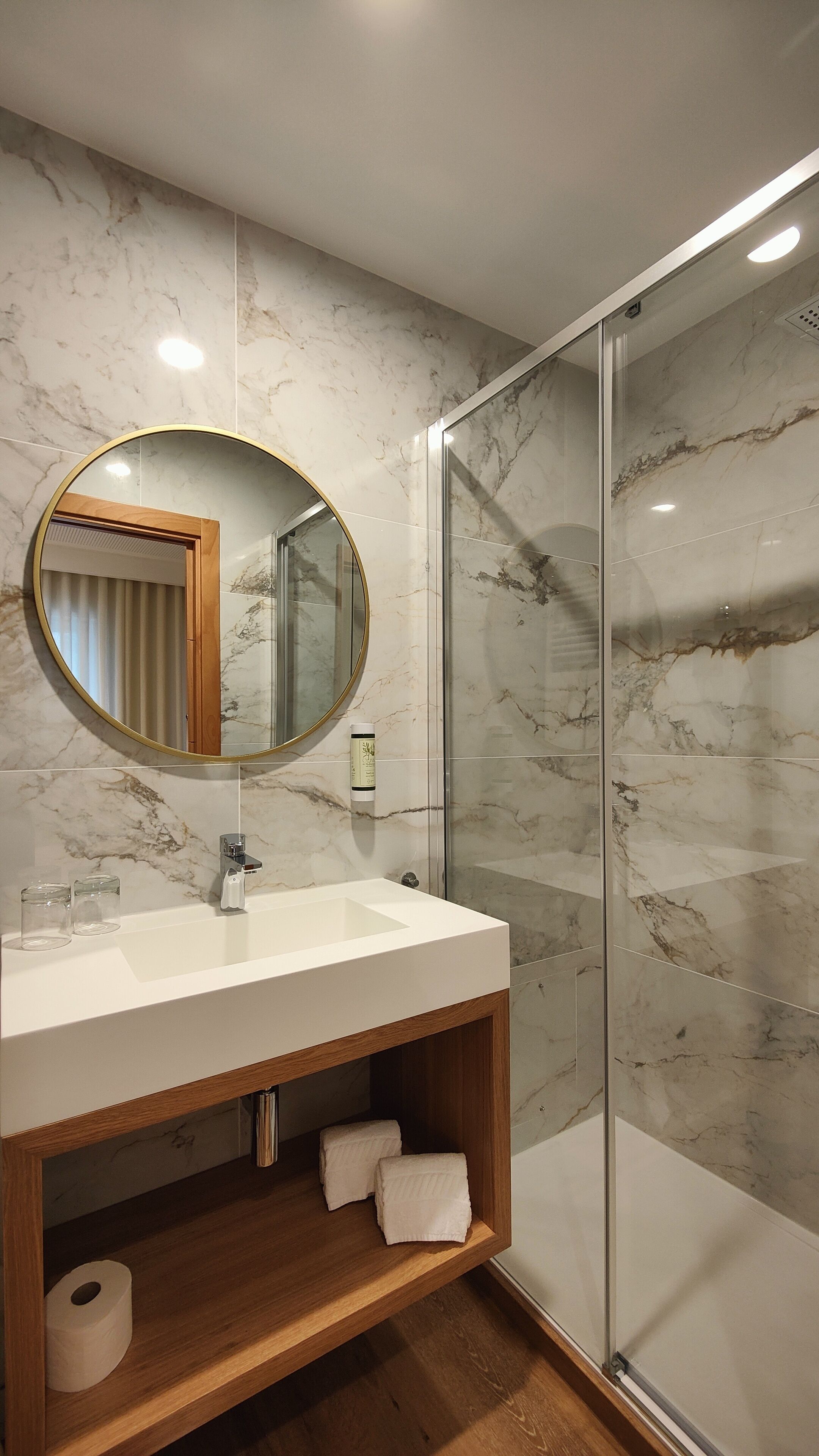 economy double room | 1 bedroom, in-room safe, desk, blackout curtains